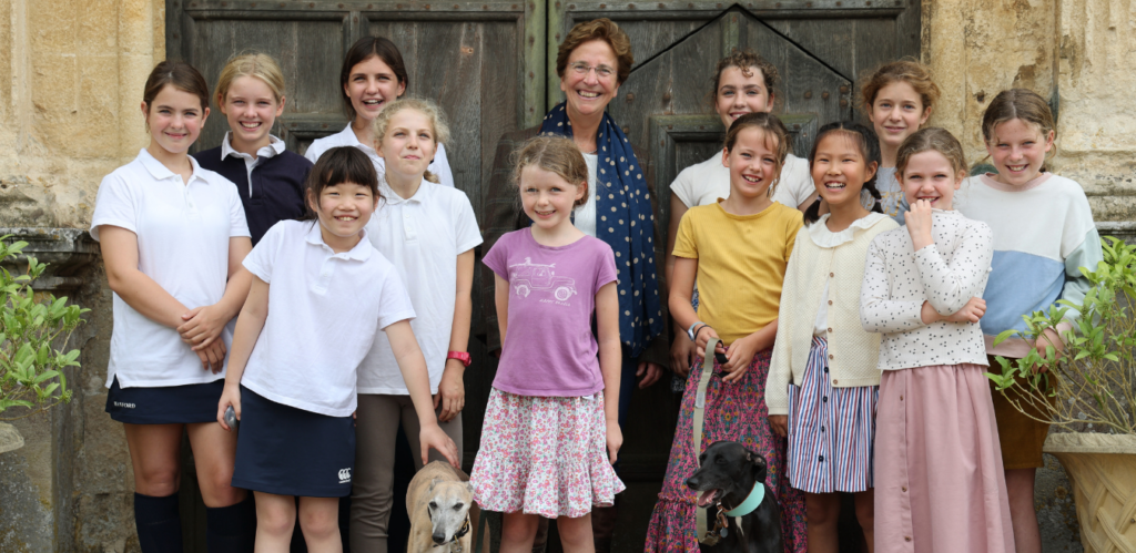 Photo of pupils outside at Hanford School, Dorset