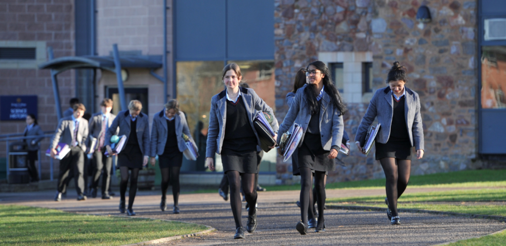 Pupils walking from lesson to lesson across the school grounds